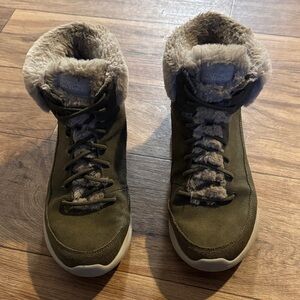 Skechers Olive Winter Boots with Faux Fur